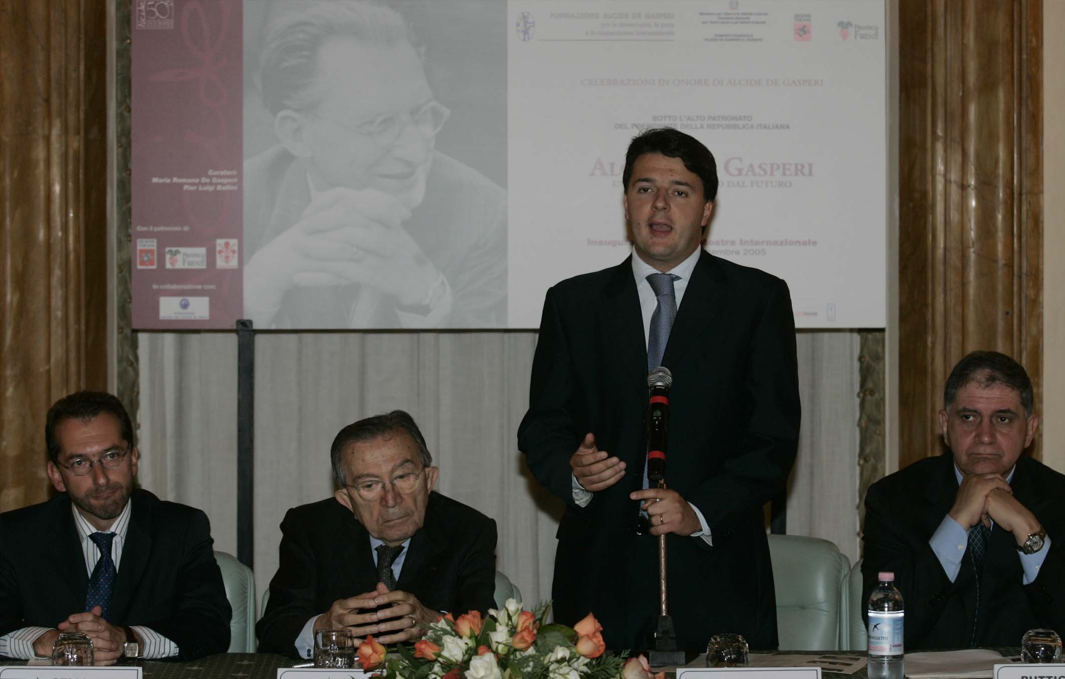 Da sinistra: Federico Gelli, vicepresidente Regione Toscana, il senatore Giulio Andreotti, il Presidente della Provincia Matteo Renzi, il Ministro Rocco Buttiglione (Foto Torrinifotogiornalismo)